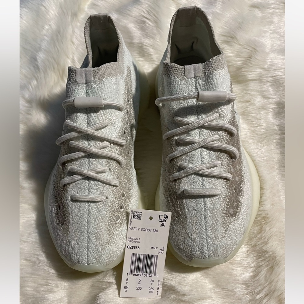 Yeezy Boost 380 ‘Calcite Glow’ size 5.5